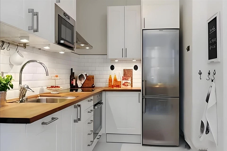 Thermofoil Shaker Style Cabinets (2)
